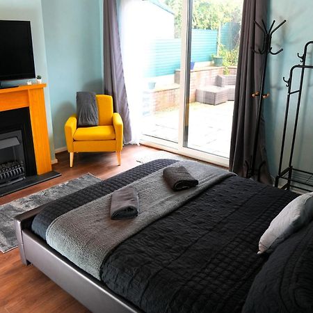 Detached Homestay - Super, King & Double Rooms - Leyland, Preston, Chorley, Lancashire Экстерьер фото