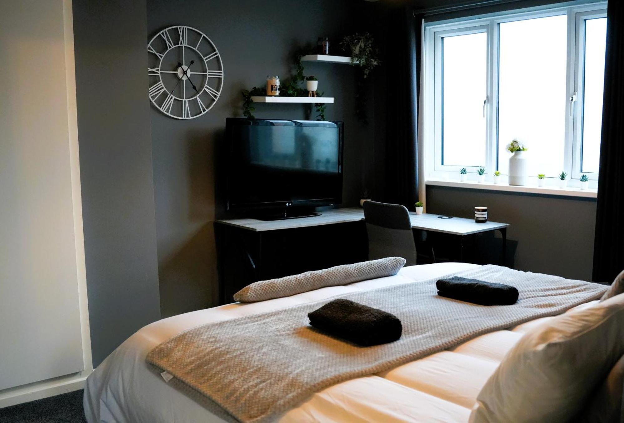 Detached Homestay - Super, King & Double Rooms - Leyland, Preston, Chorley, Lancashire Экстерьер фото