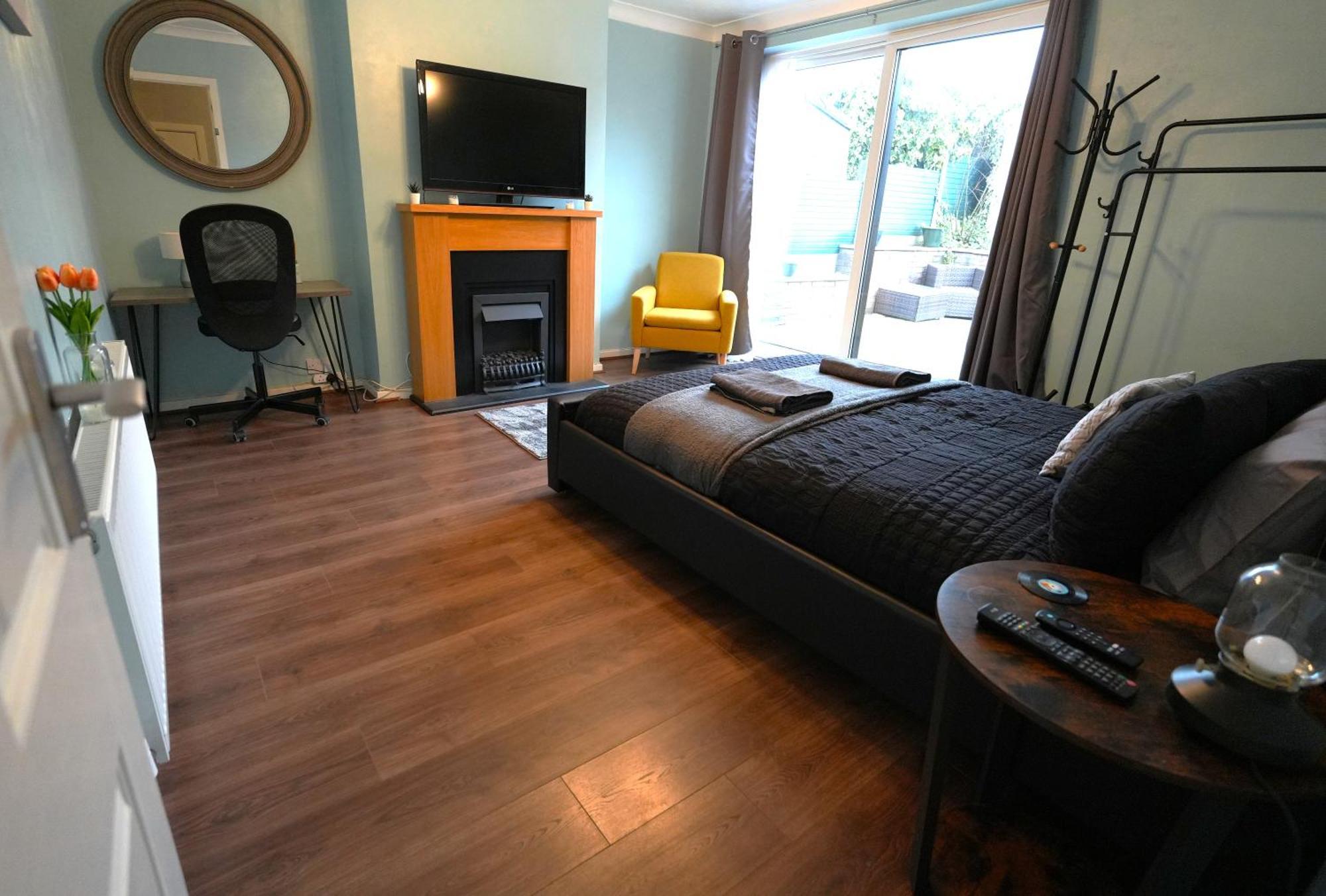 Detached Homestay - Super, King & Double Rooms - Leyland, Preston, Chorley, Lancashire Экстерьер фото