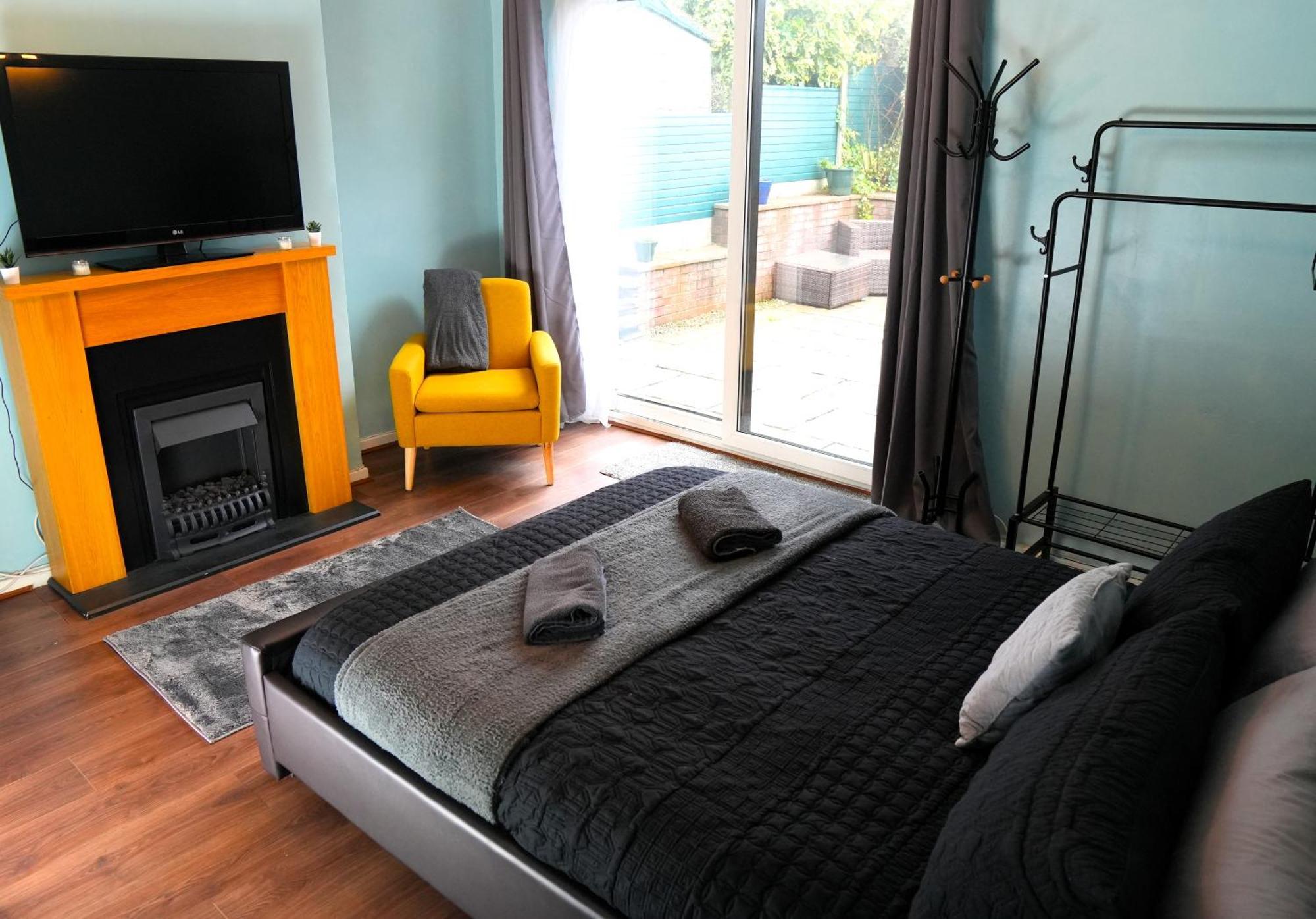 Detached Homestay - Super, King & Double Rooms - Leyland, Preston, Chorley, Lancashire Экстерьер фото
